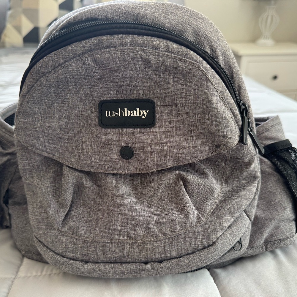 Tushbaby hip carrier seat